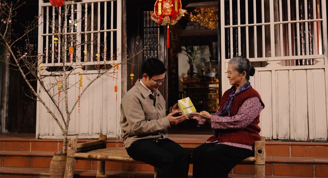 Dạt d&agrave;o cảm x&uacute;c với MV của NSƯT Th&aacute;i Sơn: Tết l&agrave; để về b&ecirc;n mẹ - Ảnh 3.