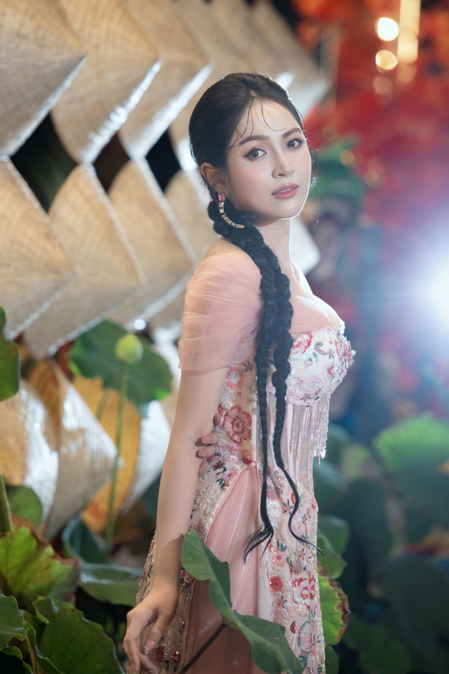 Nguyễn Duyên Quỳnh đón tết đặc biệt sau ‘cơn sốt’ của ‘Viết tiếp câu chuyện hòa bình’- Ảnh 3. Nguyễn Duyên Quỳnh đón tết đặc biệt sau ‘cơn sốt’ của ‘Viết tiếp câu chuyện hòa bình’- Ảnh 3.