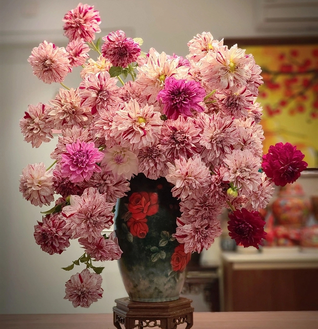 Chưng hoa ng&agrave;y tết: Chọn hoa g&igrave; cho thu h&uacute;t t&agrave;i lộc v&agrave; cắm sao cho đẹp?- Ảnh 6.