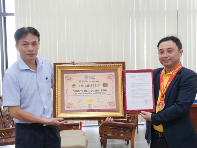 Cua C&agrave; Mau nặng 1,82 kg lập kỷ lục Việt Nam  - Ảnh 1.