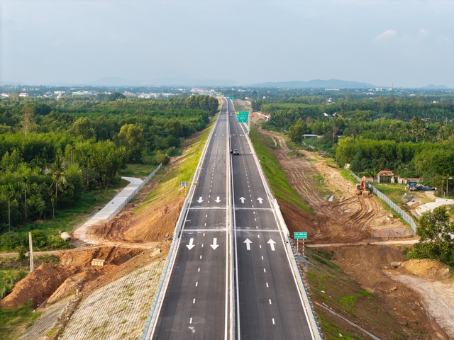 Cao tốc Quảng Ng&atilde;i - Ho&agrave;i Nhơn vận h&agrave;nh v&agrave;o l&uacute;c 11 giờ ng&agrave;y 12.2- Ảnh 2.