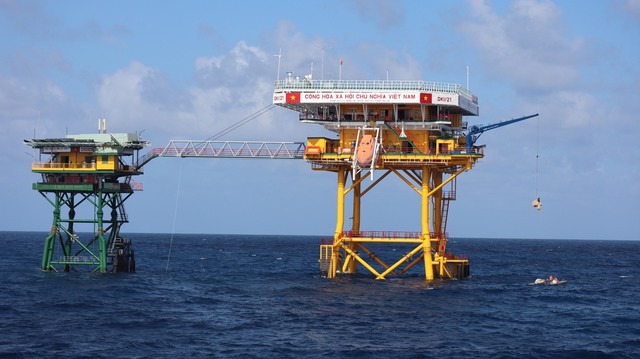 Trải nghiệm đu d&acirc;y l&ecirc;n nh&agrave; gi&agrave;n DK1 giữa biển khơi đầy phấn kh&iacute;ch năm 2026 - Ảnh 21.