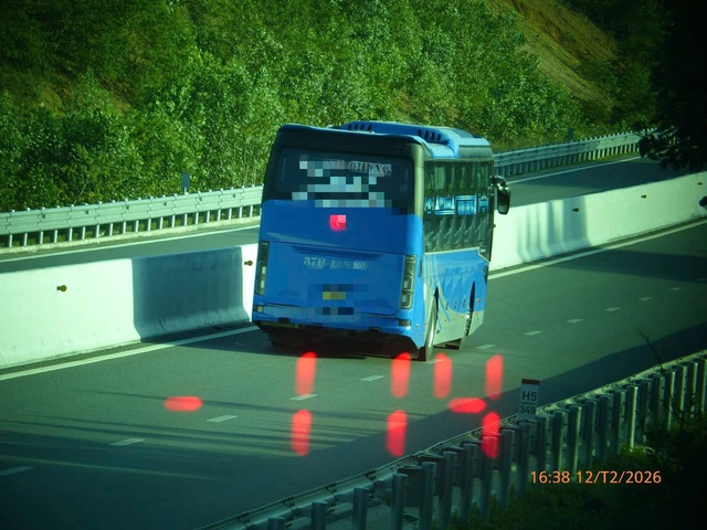 Gần 100 xe kh&aacute;ch chạy qu&aacute; tốc độ tr&ecirc;n cao tốc TP.HCM - V&acirc;n Phong- Ảnh 3.