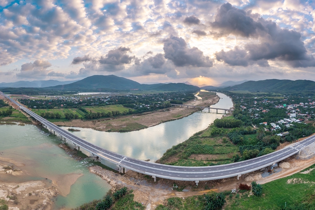 Cao tốc Quảng Ng&atilde;i - Ho&agrave;i Nhơn vận h&agrave;nh v&agrave;o l&uacute;c 11 giờ ng&agrave;y 12.2- Ảnh 1.