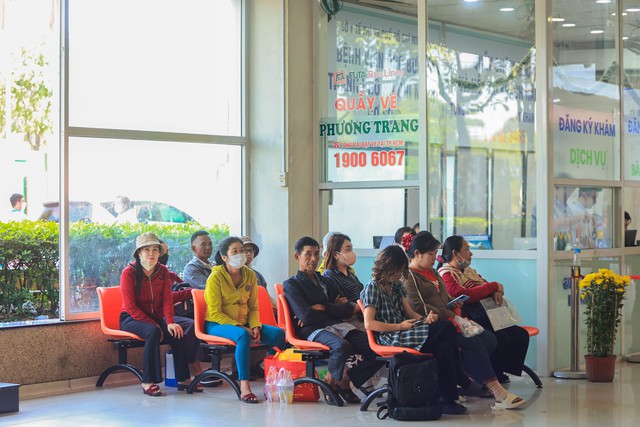Xe Phương Trang trung chuyển miễn ph&iacute; tại bệnh viện TP . HCM gi&uacute;p bệnh nh&acirc;n giảm nhọc nhằn - Ảnh 3.