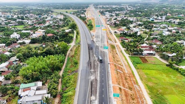 Tạm dừng th&ocirc;ng xe cao tốc Quảng Ng&atilde;i - Ho&agrave;i Nhơn v&igrave; chưa đảm bảo an to&agrave;n- Ảnh 2.