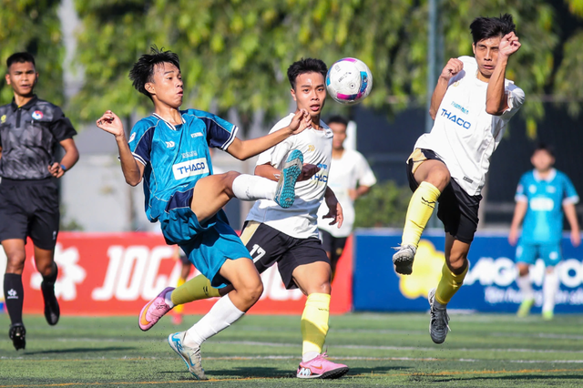 Đau chân khi đá bóng, khi nào cần đi khám? - Ảnh 1.