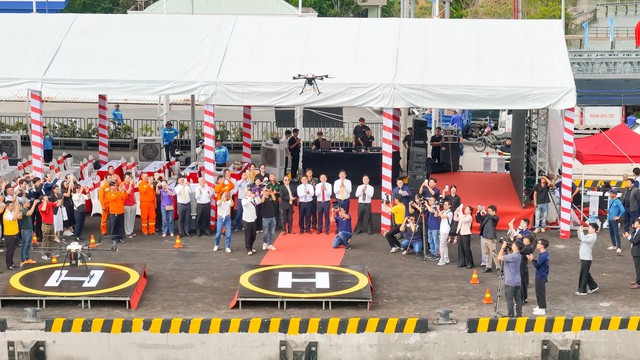 Th&agrave;nh phố ti&ecirc;n phong ở ASEAN bay biển giao h&agrave;ng bằng UAV - Ảnh 2.