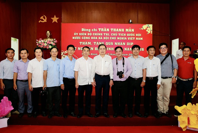 Chủ tịch Quốc hội Trần Thanh Mẫn tặng quà tết người dân xã Thạnh Xuân, Cần Thơ- Ảnh 3. Chủ tịch Quốc hội Trần Thanh Mẫn tặng quà tết người dân xã Thạnh Xuân, Cần Thơ- Ảnh 3.