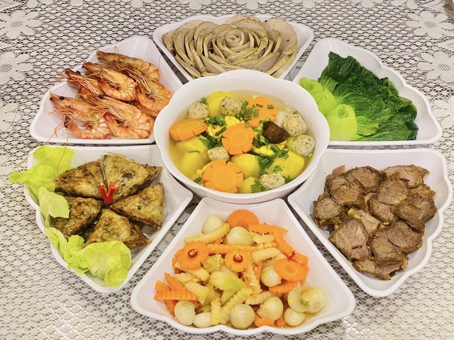 Tết Nguy&ecirc;n đ&aacute;n: M&acirc;m c&uacute;ng tất ni&ecirc;n gồm những g&igrave;, b&agrave;y biện sao cho đẹp mắt? - Ảnh 1.