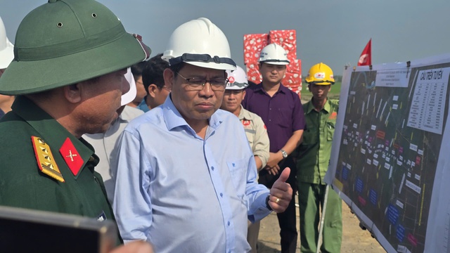 Cao tốc Ch&acirc;u Đốc &ndash; Cần Thơ &ndash; S&oacute;c Trăng: Hơn 200 người l&agrave;m việc xuy&ecirc;n Tết - Ảnh 1.