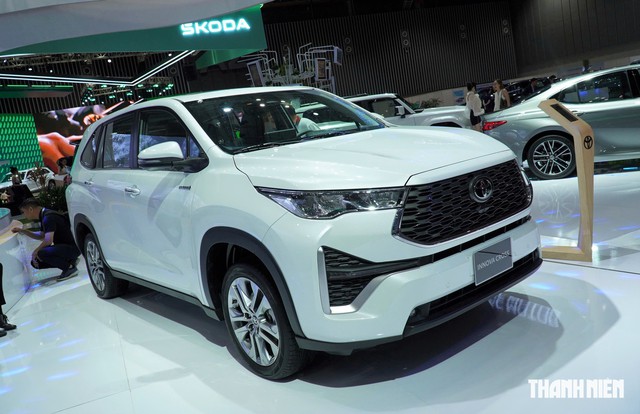 Toyota giảm giá gần 50 triệu đồng cho phiên bản xe hybrid bán chạy nhất Việt Nam- Ảnh 1. Toyota giảm giá gần 50 triệu đồng cho phiên bản xe hybrid bán chạy nhất Việt Nam- Ảnh 1.