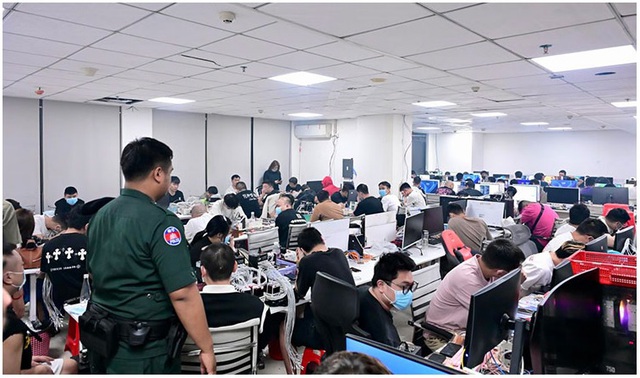 Campuchia bắt hơn 800 người nước ngoài trong chiến dịch truy quét lừa đảo mới nhất - Ảnh 1.
