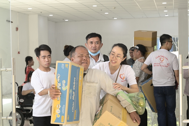 Mua sắm tết 0 đồng tại gian h&agrave;ng đặc biệt ng&agrave;y cuối năm ở TP.HCM - Ảnh 1.