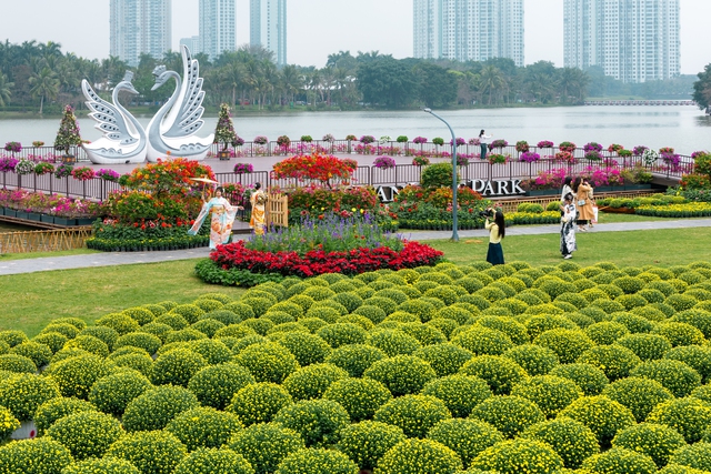 Ecopark tr&agrave;n ngập sắc hoa c&aacute;c đại đ&ocirc; thị khắp 3 miền dịp Tết B&iacute;nh Ngọ 2026- Ảnh 1.