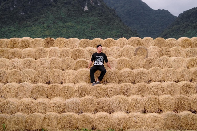 Th&uacute; vị điểm 'check-in' tết với 400 cuộn rơm tại Quảng Trị- Ảnh 4.