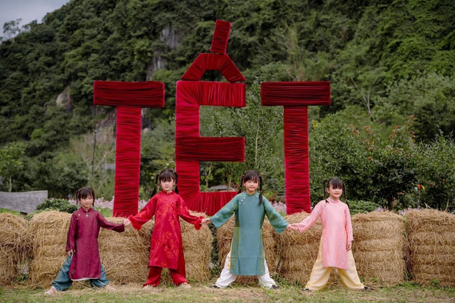 Th&uacute; vị điểm 'check-in' tết với 400 cuộn rơm tại Quảng Trị- Ảnh 1.