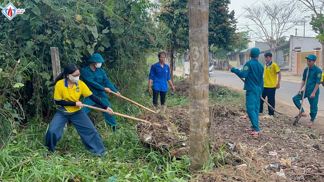 Trước khi về qu&ecirc; ăn tết, sinh vi&ecirc;n đến v&ugrave;ng ven TP.HCM l&agrave;m điều &yacute; nghĩa  - Ảnh 3.