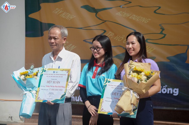 Trước khi về qu&ecirc; ăn tết, sinh vi&ecirc;n đến v&ugrave;ng ven TP.HCM l&agrave;m điều &yacute; nghĩa  - Ảnh 6.