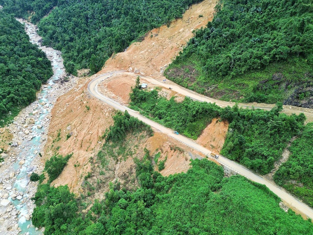 Đèo Khánh Lê cho tất cả xe lưu thông từ 5 đến 18 giờ hằng ngày- Ảnh 1. Đèo Khánh Lê cho tất cả xe lưu thông từ 5 đến 18 giờ hằng ngày- Ảnh 1.