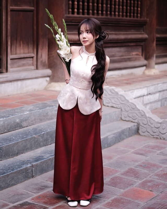 Hóa nàng xuân tinh khôi với sự kết hợp giữa sắc đỏ và trắng- Ảnh 1.