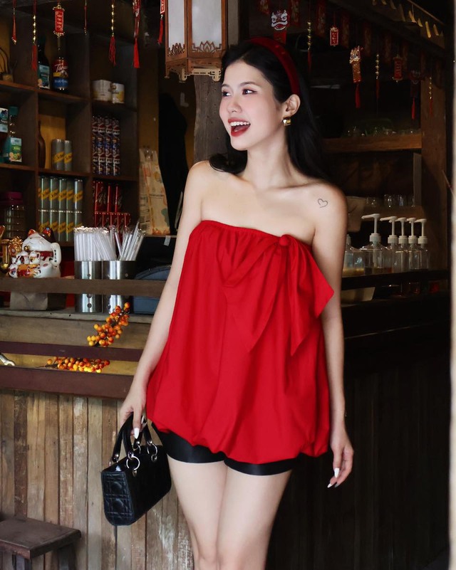 Nâng tầm khí chất cổ điển ngày tết với băng đô đỏ- Ảnh 6.