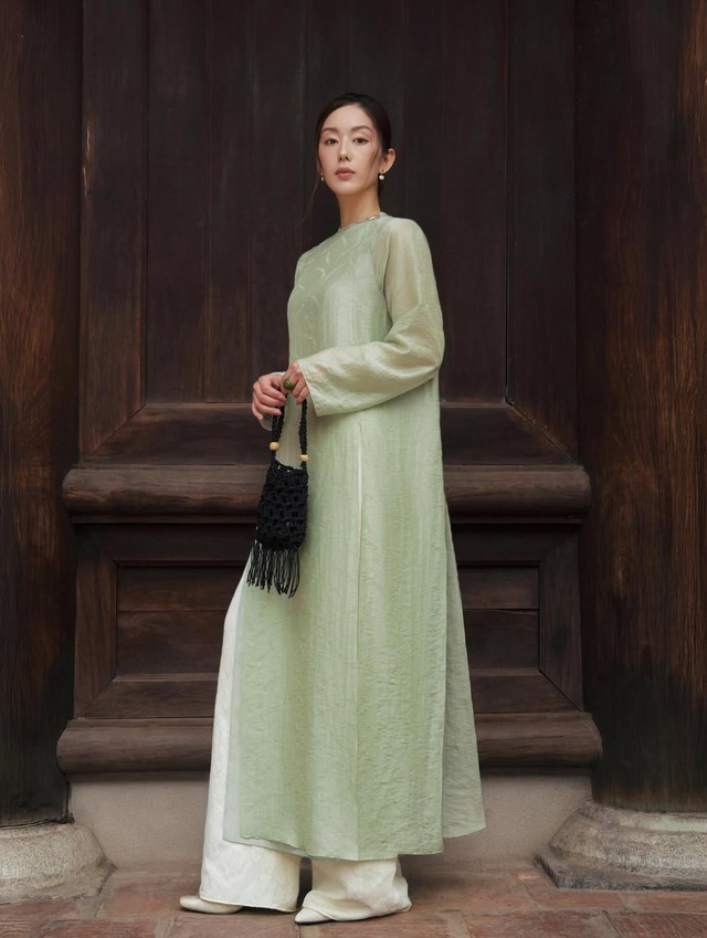 Sắc xanh lá xuất hiện trên những thiết kế truyền thống đón xuân rực rỡ- Ảnh 1. Sắc xanh lá xuất hiện trên những thiết kế truyền thống đón xuân rực rỡ- Ảnh 1.