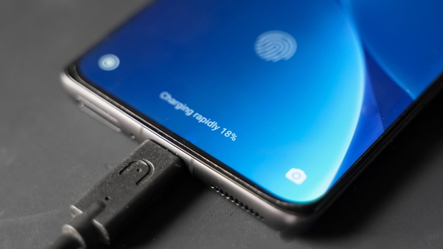 Pin smartphone v&agrave; cuộc đ&aacute;nh đổi ph&iacute;a sau cuộc đua sạc nhanh - Ảnh 1.