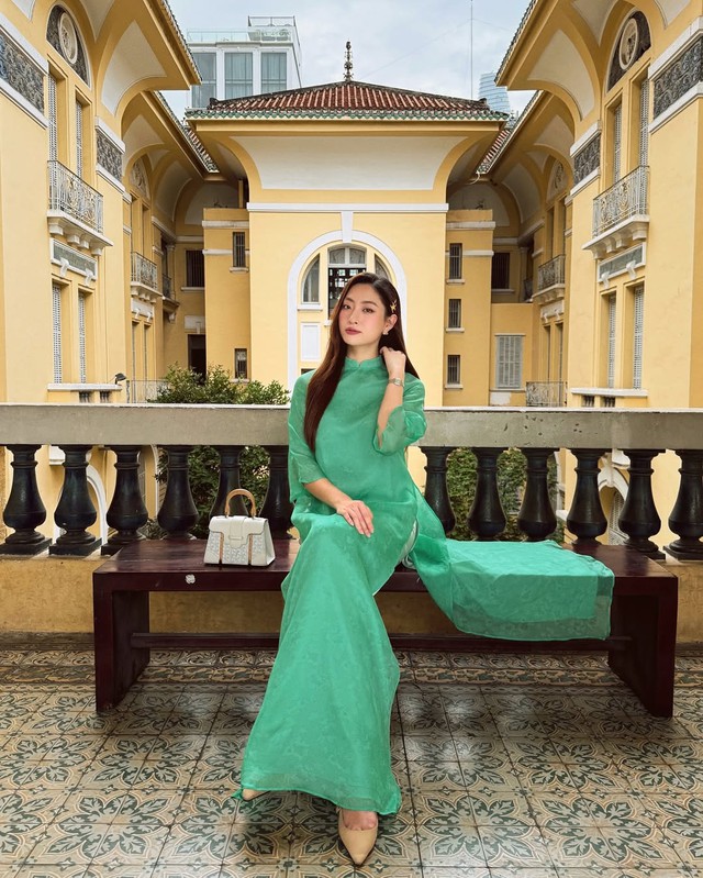 Sắc xanh lá xuất hiện trên những thiết kế truyền thống đón xuân rực rỡ- Ảnh 2. Sắc xanh lá xuất hiện trên những thiết kế truyền thống đón xuân rực rỡ- Ảnh 2.