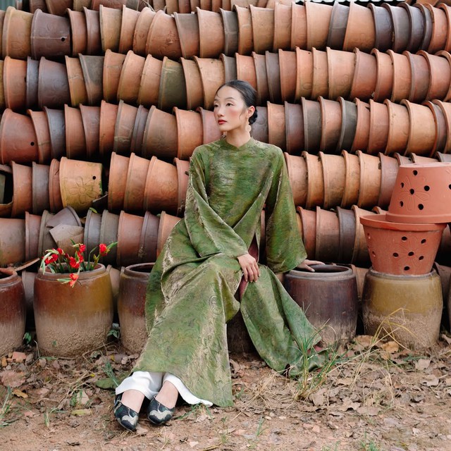 Sắc xanh lá xuất hiện trên những thiết kế truyền thống đón xuân rực rỡ- Ảnh 3. Sắc xanh lá xuất hiện trên những thiết kế truyền thống đón xuân rực rỡ- Ảnh 3.