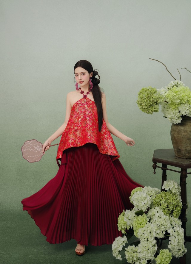 Áo cổ yếm tôn nét đẹp truyền thống, lựa chọn nổi bật mỗi dịp xuân về- Ảnh 3.