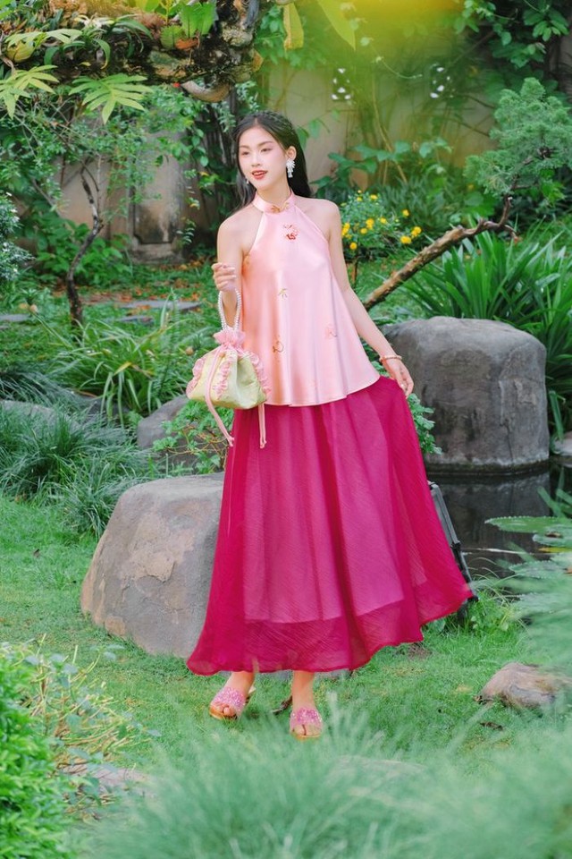 Áo cổ yếm tôn nét đẹp truyền thống, lựa chọn nổi bật mỗi dịp xuân về- Ảnh 4.