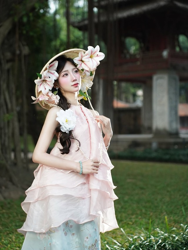 Du xuân duyên dáng cùng chiếc nón lá truyền thống- Ảnh 4.