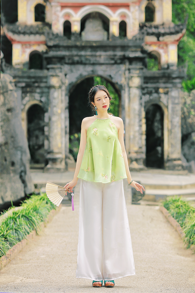 Sắc xanh lá xuất hiện trên những thiết kế truyền thống đón xuân rực rỡ- Ảnh 5. Sắc xanh lá xuất hiện trên những thiết kế truyền thống đón xuân rực rỡ- Ảnh 5.