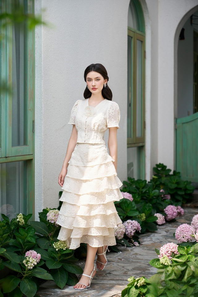 Váy tầng, dịu dàng cho những ngày đầu xuân năm mới- Ảnh 5. Váy tầng, dịu dàng cho những ngày đầu xuân năm mới- Ảnh 5.