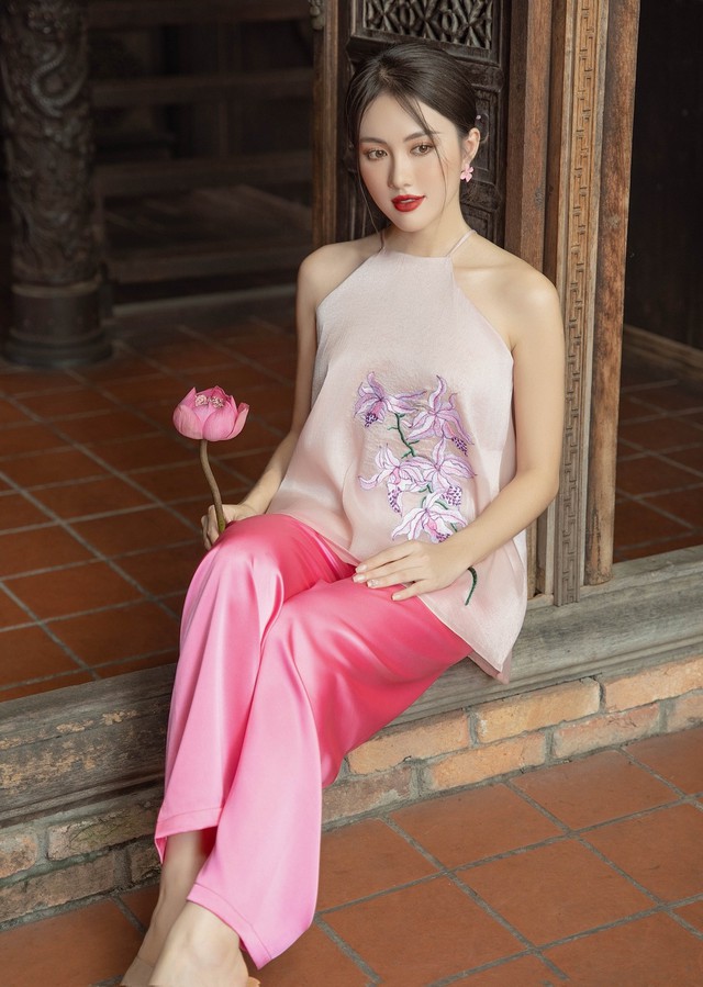 Áo cổ yếm tôn nét đẹp truyền thống, lựa chọn nổi bật mỗi dịp xuân về- Ảnh 5.