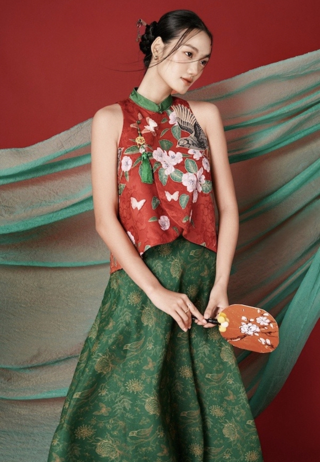 Áo gấm xuống phố, tô điểm ngày đầu năm rạng rỡ- Ảnh 6.