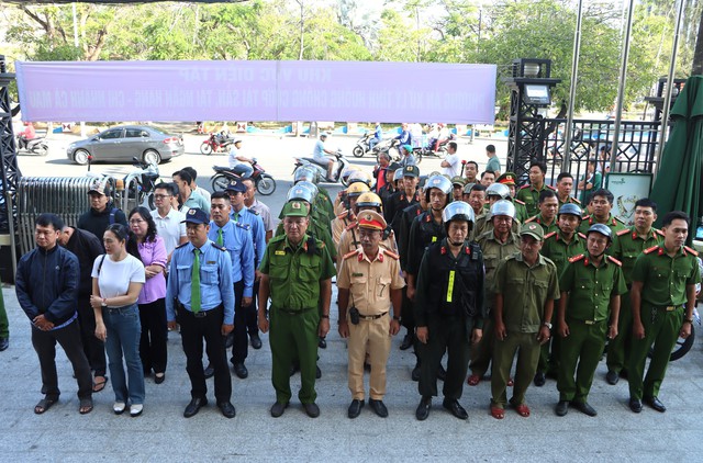 Diễn tập chống cướp ng&acirc;n h&agrave;ng tại C&agrave; Mau, t&igrave;nh huống giả định cuối giờ giao dịch - Ảnh 7.