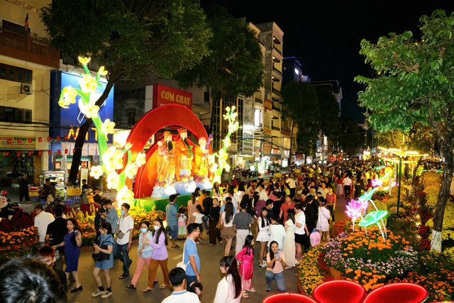 Cần Thơ: Đường hoa nghệ thuật d&agrave;i hơn 300m mở cửa đ&oacute;n kh&aacute;ch- Ảnh 2.