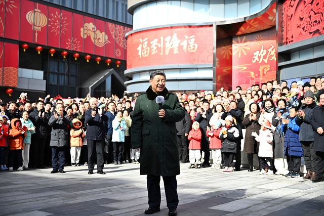 Tiệm bánh Bắc Kinh chật kín khách sau chuyến thăm của ông Tập Cận Bình - Ảnh 2.