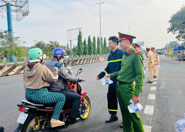 - Ảnh 4. - Ảnh 4.