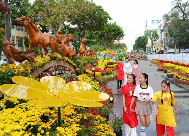 Cần Thơ: Đường hoa nghệ thuật d&agrave;i hơn 300m mở cửa đ&oacute;n kh&aacute;ch- Ảnh 3.