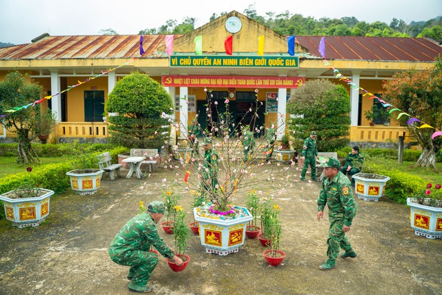 Tết ở &lsquo;xứ mưa 9 th&aacute;ng&rsquo;, đồn bi&ecirc;n giới c&oacute; d&acirc;n sau 21 năm- Ảnh 2.