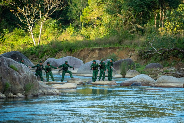 Tết ở &lsquo;xứ mưa 9 th&aacute;ng&rsquo;, đồn bi&ecirc;n giới c&oacute; d&acirc;n sau 21 năm- Ảnh 11.