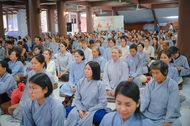 Đốt v&agrave;ng m&atilde;, xem b&oacute;i, d&acirc;ng sao giải hạn: V&igrave; sao sư thầy khuy&ecirc;n n&ecirc;n bỏ? - Ảnh 3.