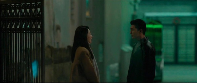 Nữ ch&iacute;nh phim kh&ocirc;ng giới hạn g&acirc;y tranh c&atilde;i c&ugrave;ng nam diễn vi&ecirc;n Mưa đỏ - Ảnh 2.