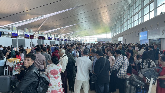 27 tháng chạp: Cảng tàu, sân bay tại Phú Quốc kẹt cứng - Ảnh 1.