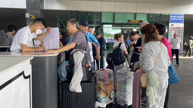 27 tháng chạp: Cảng tàu, sân bay tại Phú Quốc kẹt cứng - Ảnh 2.