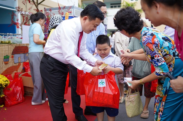 Tết ấm áp ở phương Nam: Món quà nhỏ, nghĩa tình to - Ảnh 5.