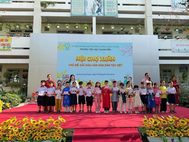 Tết ấm áp ở phương Nam: Món quà nhỏ, nghĩa tình to - Ảnh 2.